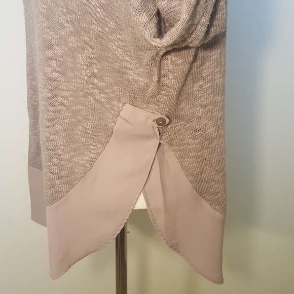 Deletta Nubby Circle Taupe Sweater Top - Picture 2 of 8